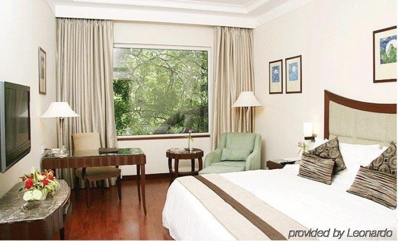 Muse Sarovar Portico Nehru Place Neu-Delhi Zimmer foto