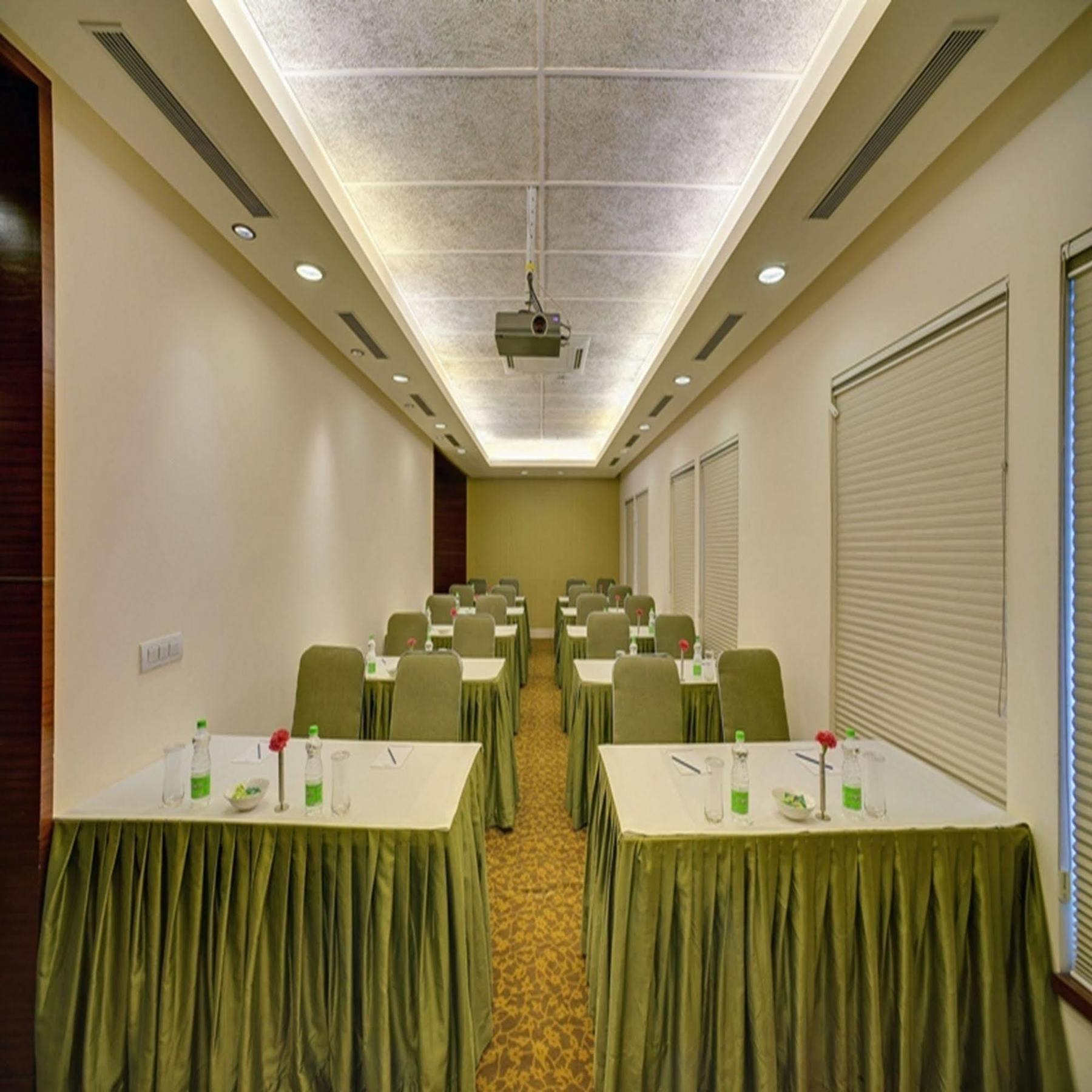Muse Sarovar Portico Nehru Place Neu-Delhi Exterior foto
