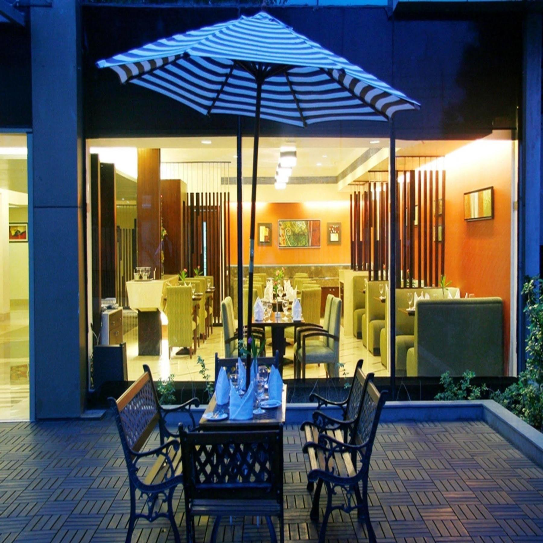 Muse Sarovar Portico Nehru Place Neu-Delhi Exterior foto